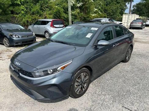 Used 2024 Kia Forte LXS w/ LXS Technology Package FWD image 3