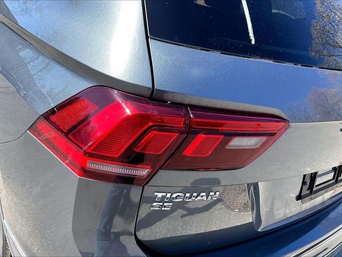 Used 2018 Volkswagen Tiguan SE w/ Panoramic Sunroof Package AWD/4WD image 28