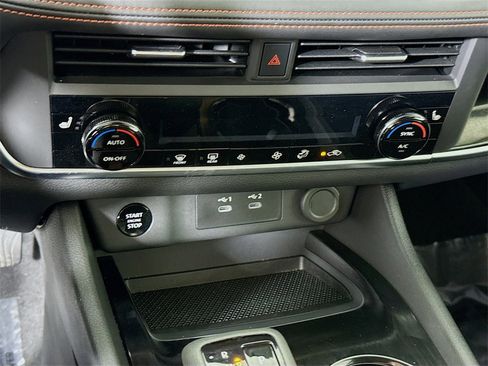 Certified 2025 Nissan Rogue SV image 8