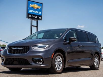 Used 2023 Chrysler Pacifica Touring-L