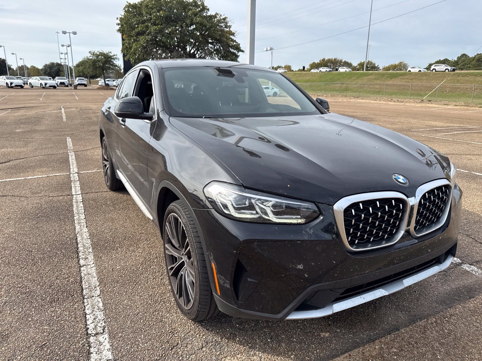 Certified 2024 BMW X4 xDrive30i w/ Premium Package AWD/4WD image 3