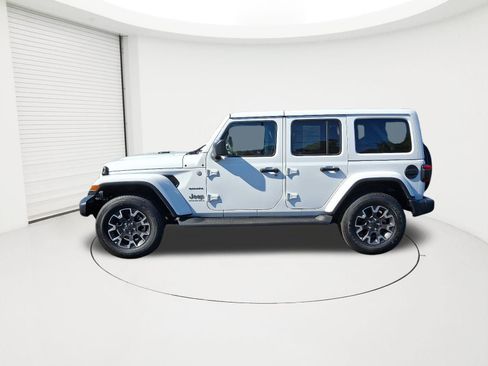 Used 2024 Jeep Wrangler Sahara w/ Technology Group image 9
