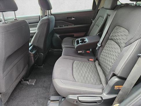 Used 2022 Nissan Pathfinder SV image 16