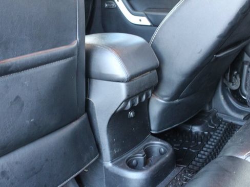 Used 2015 Jeep Wrangler Unlimited Sahara AWD/4WD image 19