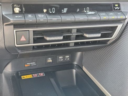 Used 2025 Toyota Camry SE image 18