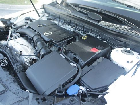 Used 2023 Mercedes-Benz GLB 250 4MATIC image 35