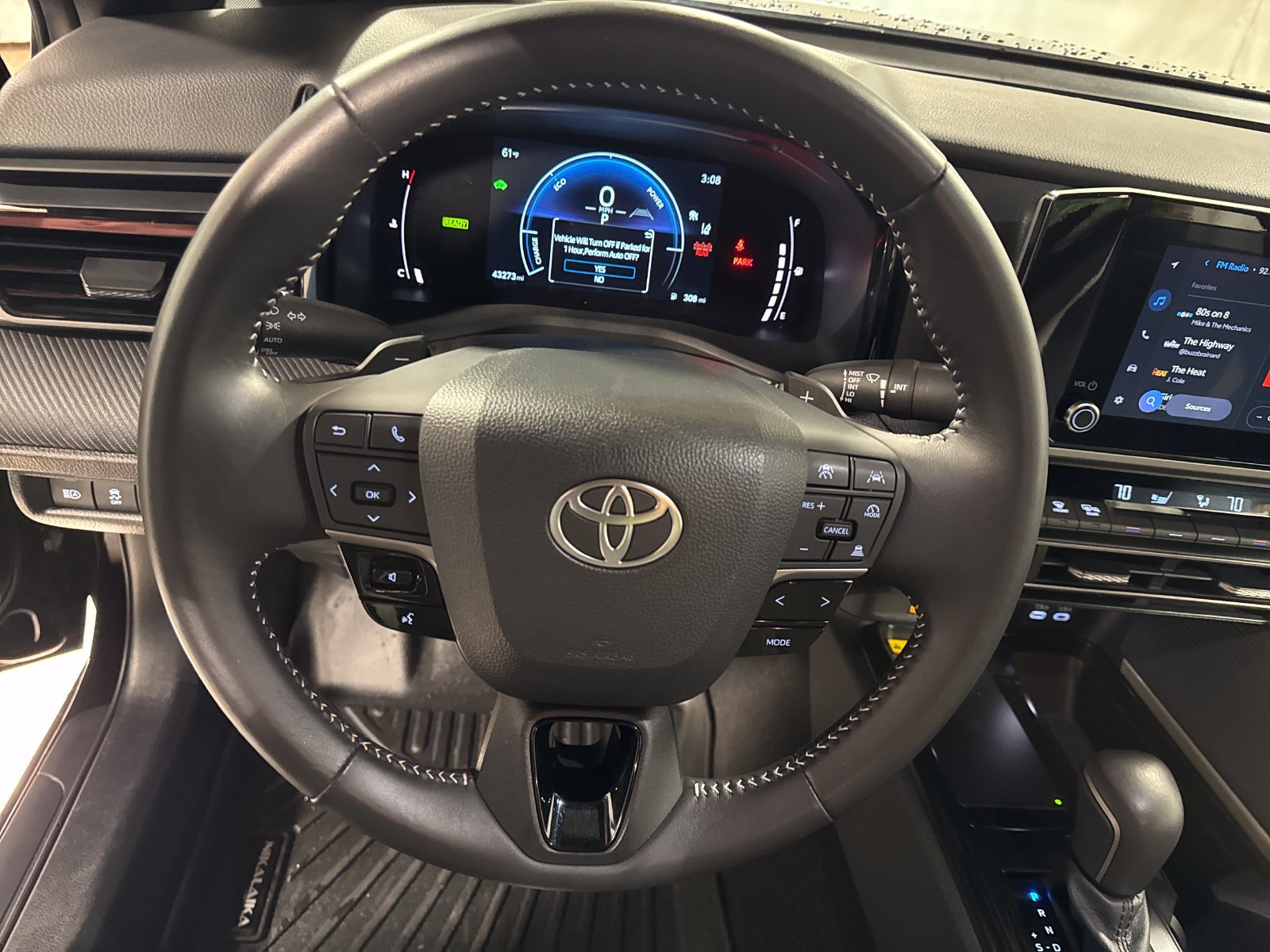 Used 2025 Toyota Camry SE FWD image 15