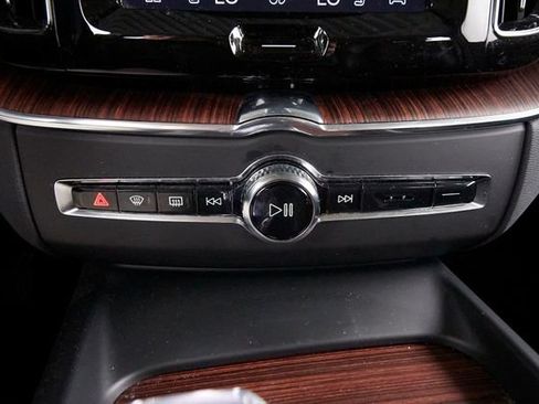 Certified 2023 Volvo XC60 B6 Ultimate w/ Climate Package AWD/4WD image 18