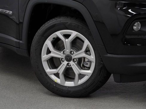 New 2026 Jeep Compass Latitude image 4