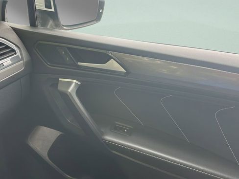 Certified 2024 Volkswagen Tiguan SE FWD image 12