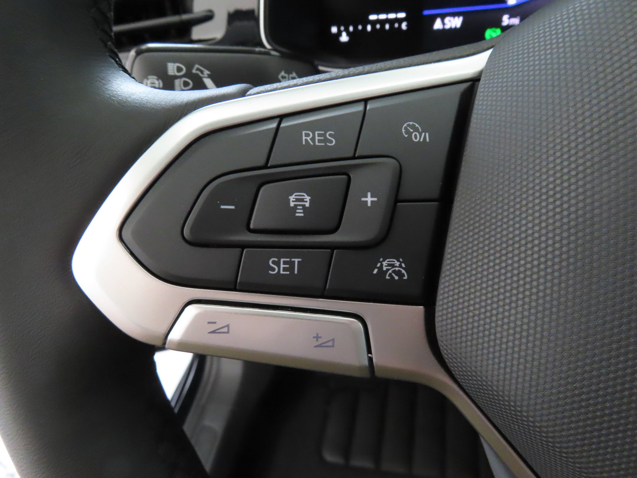 Used 2026 Volkswagen Jetta SE FWD image 12