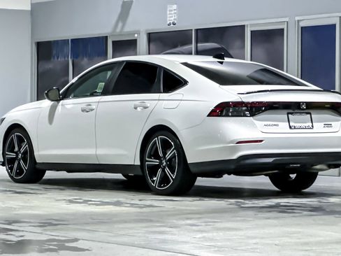 Used 2024 Honda Accord Sport image 3