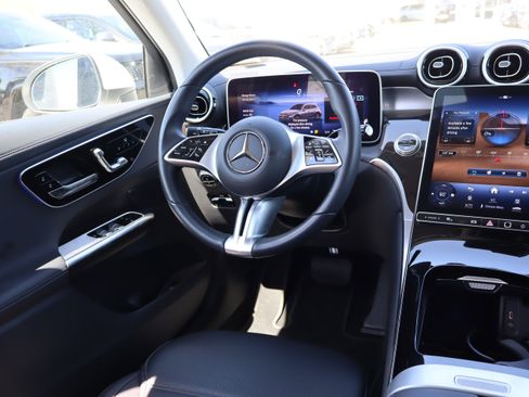 Used 2024 Mercedes-Benz GLC 300 4MATIC image 12