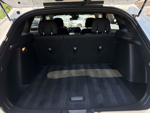 Used 2024 Chevrolet Trax RS FWD image 22
