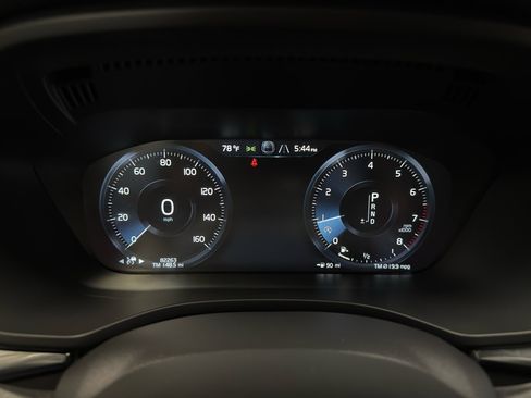 Used 2018 Volvo XC60 T5 Momentum w/ Convenience Package image 19