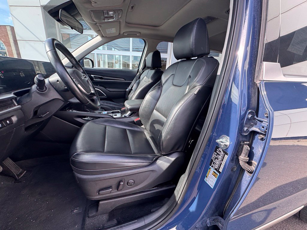 Used 2025 Kia Telluride S AWD/4WD image 13