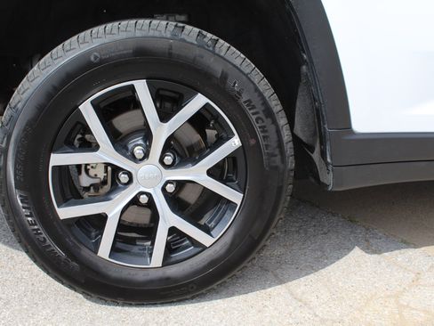 Used 2024 Jeep Grand Cherokee Limited image 56