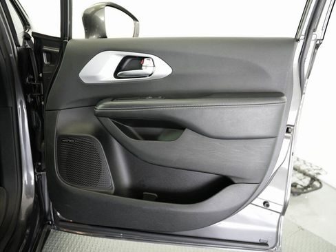 Used 2019 Chrysler Pacifica Limited w/ Advanced Safetytec Group image 55