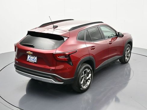 Certified 2025 Chevrolet Trax LT w/ LT Convenience Package image 32