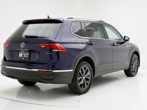 Used 2022 Volkswagen Tiguan SE w/ Panoramic Sunroof Package image 9