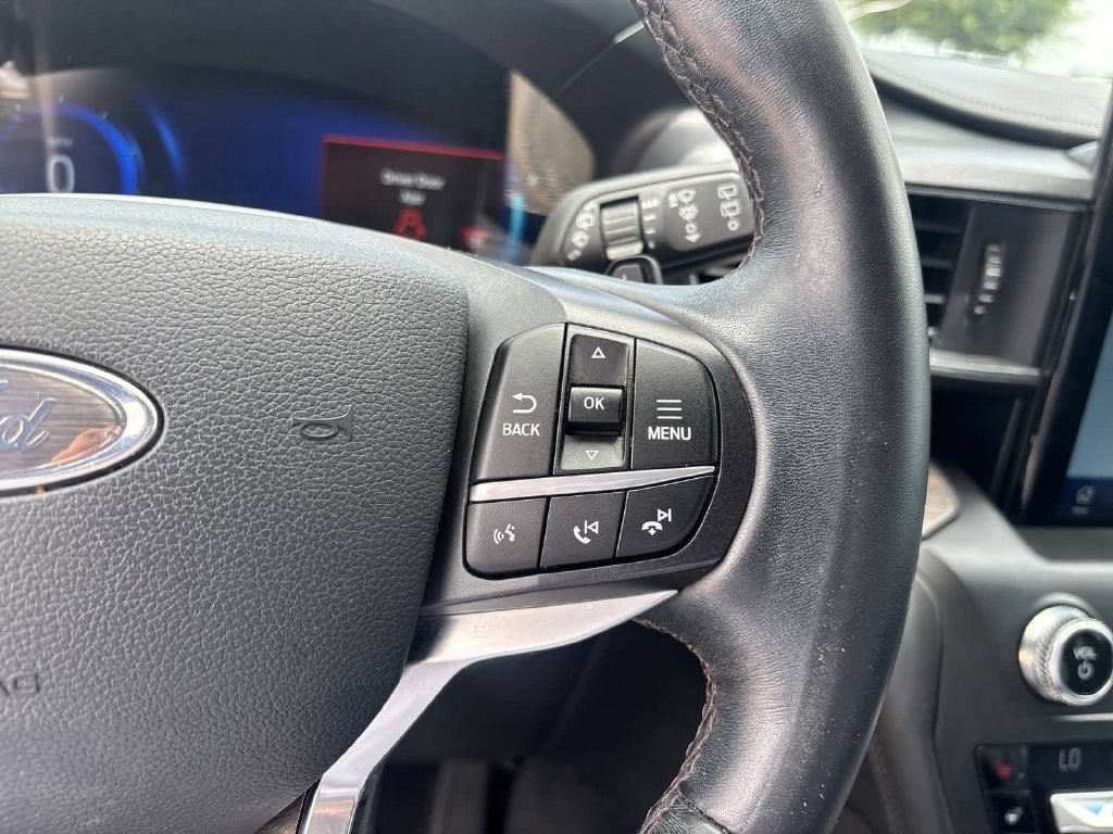 Used 2020 Ford Explorer Platinum w/ Premium Technology Package AWD/4WD image 17