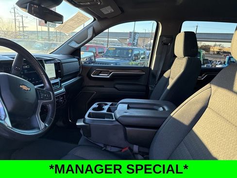 Used 2022 Chevrolet Silverado 1500 LT image 2