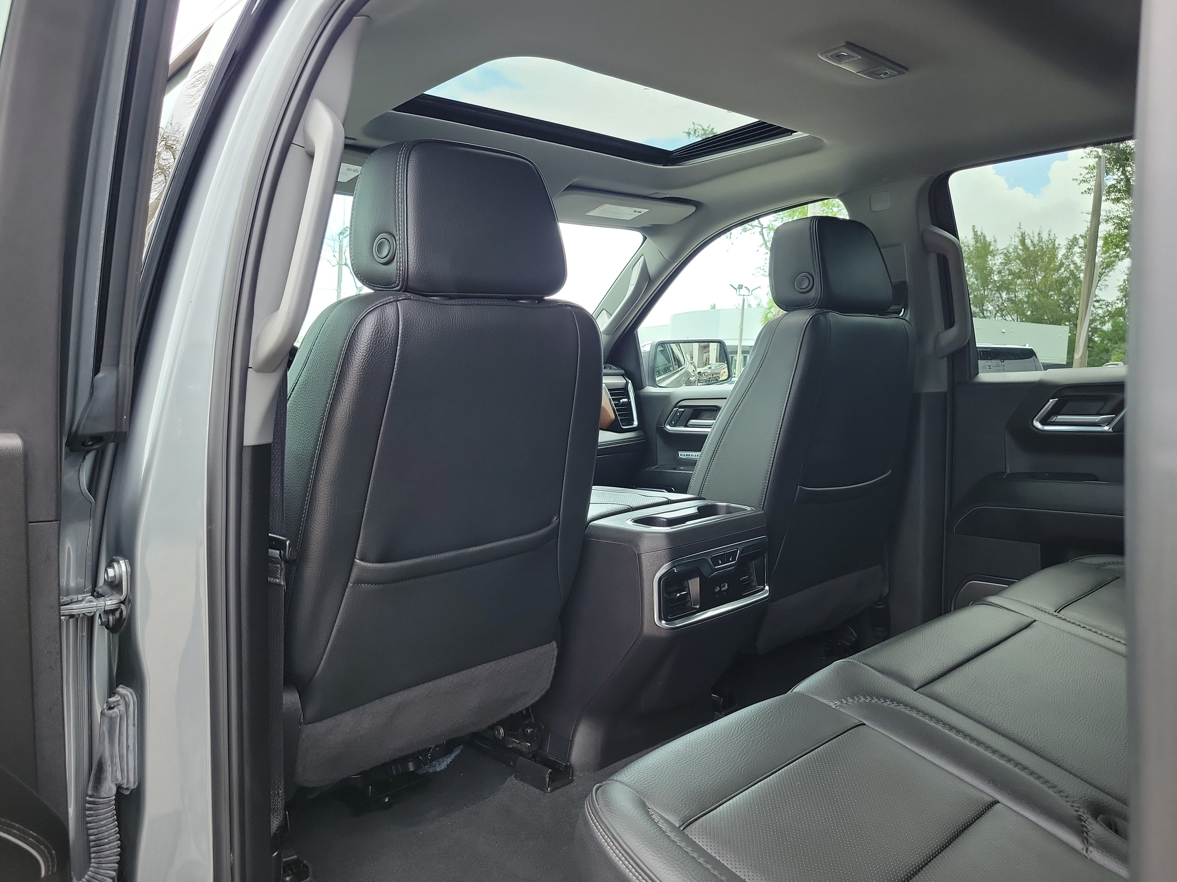 Used 2024 GMC Sierra 1500 Denali w/ Denali Reserve Package AWD/4WD image 15
