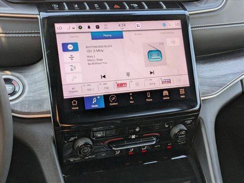 Used 2024 Jeep Grand Cherokee Limited image 13