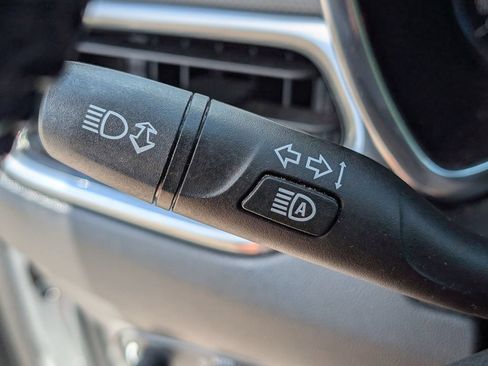 Used 2019 Chevrolet Equinox Premier FWD image 25
