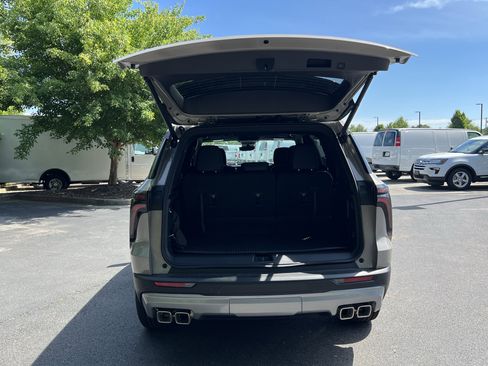 New 2026 Chevrolet Traverse Z71 w/ Enhanced Driving Package AWD/4WD image 11