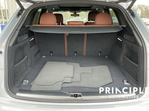 Used 2023 Audi Q5 e Prestige w/ Prestige Package image 11