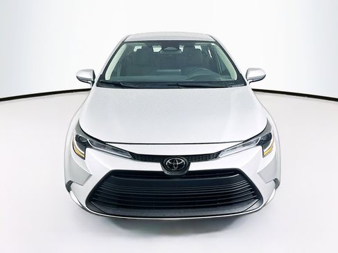 Used 2024 Toyota Corolla LE image 2