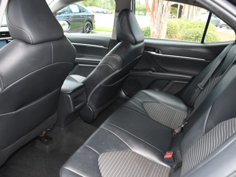 Used 2020 Toyota Camry SE FWD image 14