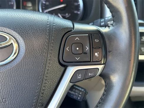 Used 2019 Toyota Highlander XLE image 19