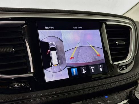 Used 2019 Chrysler Pacifica Limited w/ Advanced Safetytec Group FWD image 5