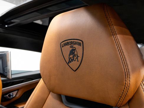 Used 2019 Lamborghini Urus image 7