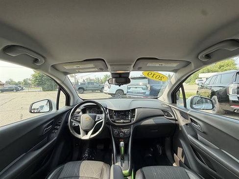 Used 2019 Chevrolet Trax LT w/ LT Convenience Package AWD/4WD image 19
