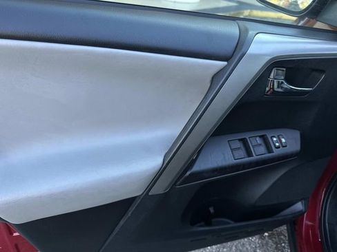 Used 2018 Toyota RAV4 XLE image 22