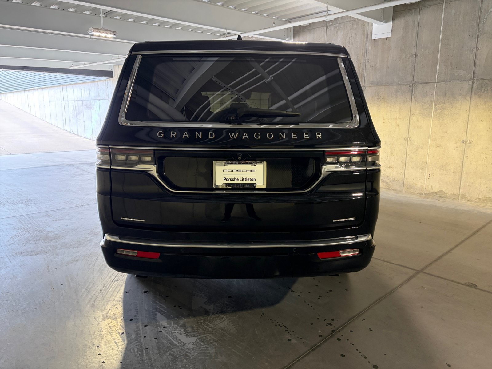 Used 2023 Jeep Grand Wagoneer Series III AWD/4WD image 7