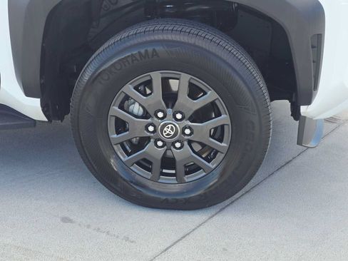 Certified 2025 Toyota 4Runner SR5 AWD/4WD image 9