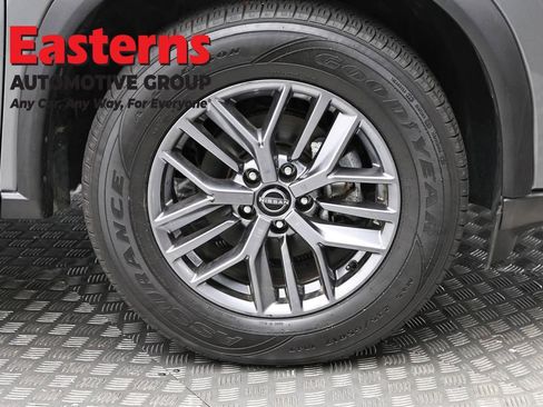 Used 2024 Nissan Rogue S image 32