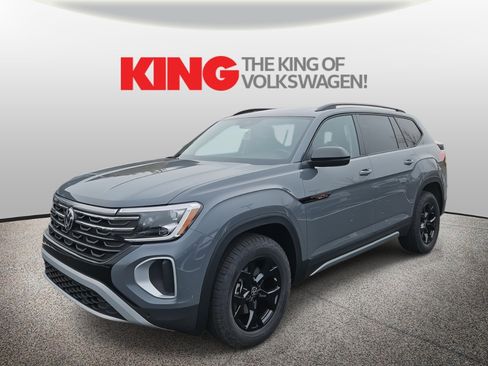 New 2026 Volkswagen Atlas Peak Edition image 8