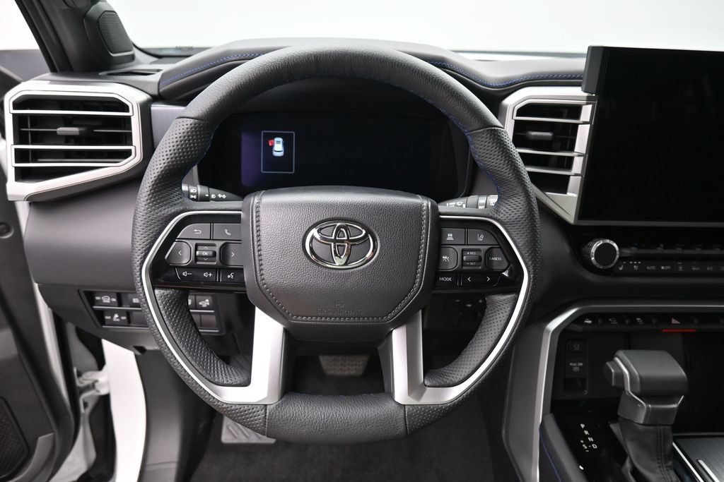 Used 2025 Toyota Sequoia Platinum AWD/4WD image 16