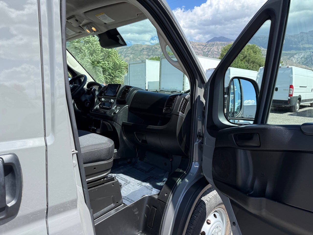 Used 2025 RAM ProMaster 2500 FWD image 16