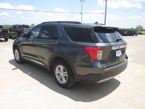 Used 2020 Ford Explorer XLT w/ Equipment Group 202A AWD/4WD image 4