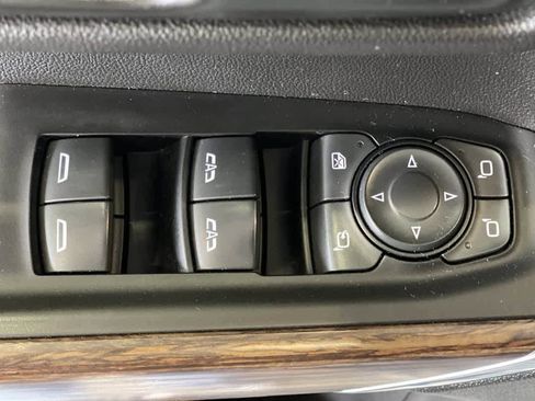 Used 2022 Chevrolet Silverado 1500 High Country w/ Technology Package AWD/4WD image 16