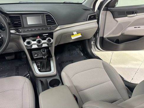 Used 2019 Hyundai Elantra SE FWD image 21