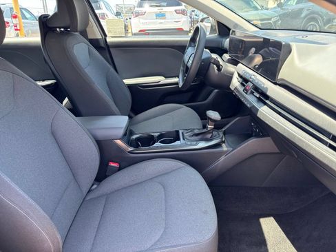 Used 2025 Kia K4 FWD image 34