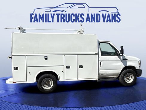 Used 2017 Ford E-350 and Econoline 350 Super Duty RWD image 6