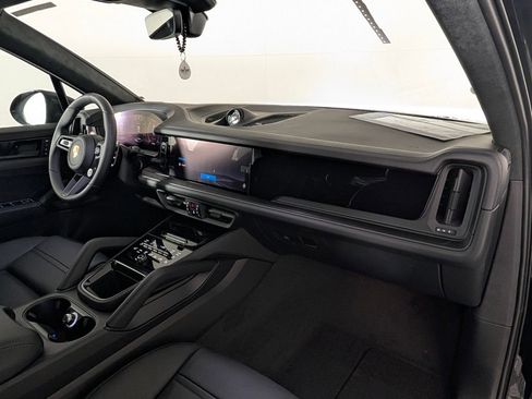 New 2026 Porsche Cayenne GTS AWD/4WD image 19